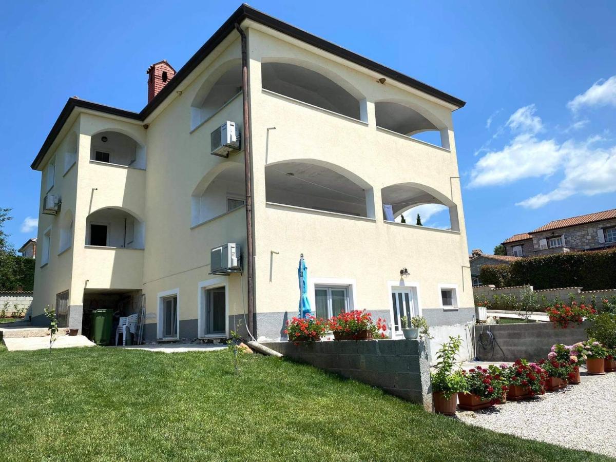 Apartman Luna Sveti Lovreč Pazenatički Kültér fotó