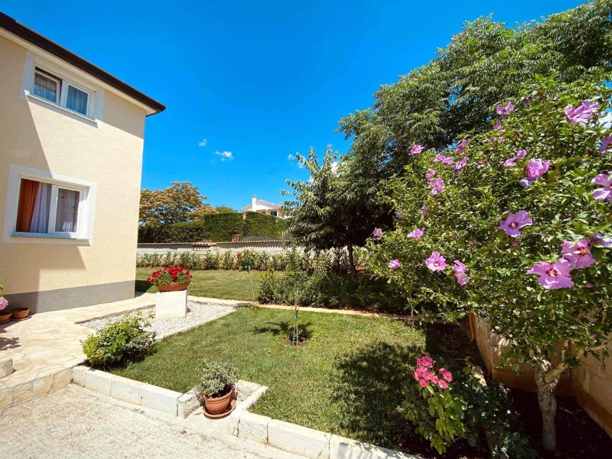 Apartman Luna Sveti Lovreč Pazenatički Kültér fotó