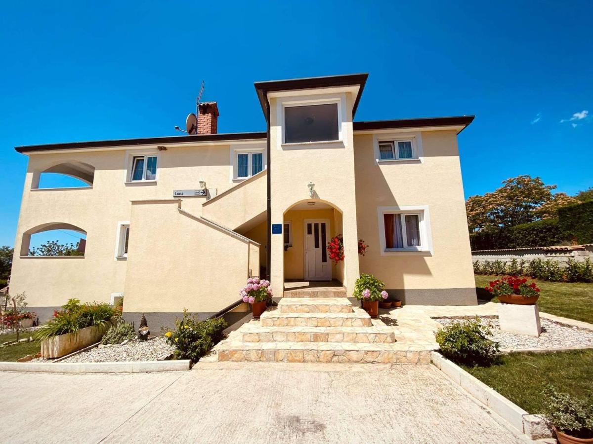 Apartman Luna Sveti Lovreč Pazenatički Kültér fotó
