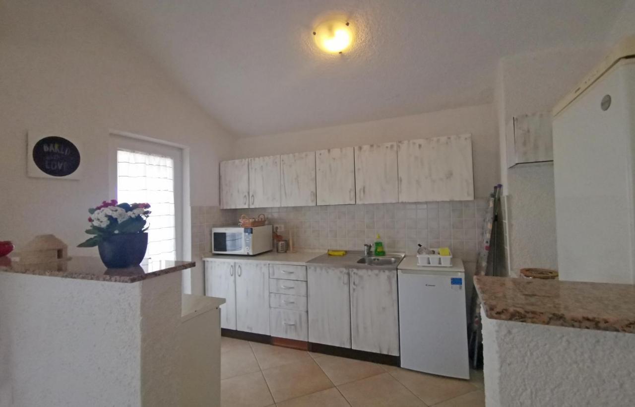 Apartman Luna Sveti Lovreč Pazenatički Kültér fotó