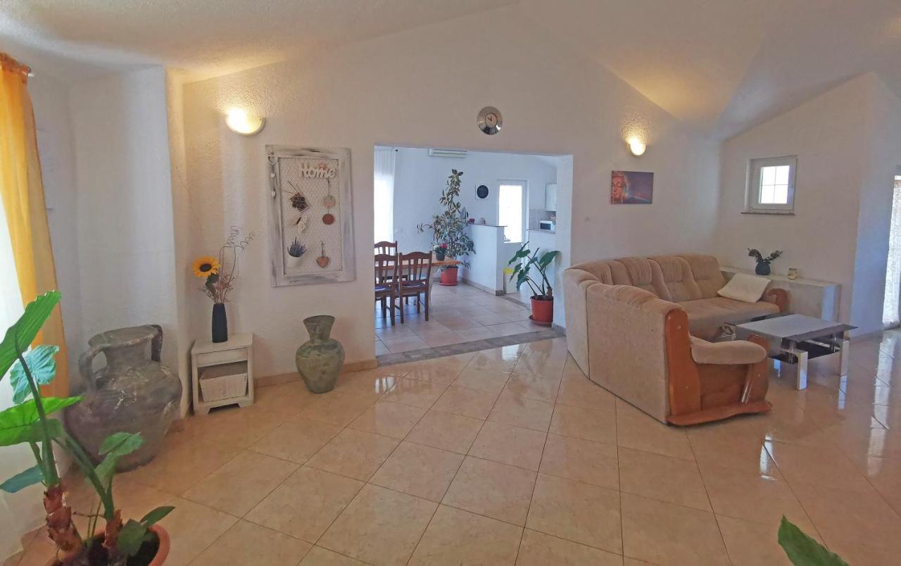 Apartman Luna Sveti Lovreč Pazenatički Kültér fotó