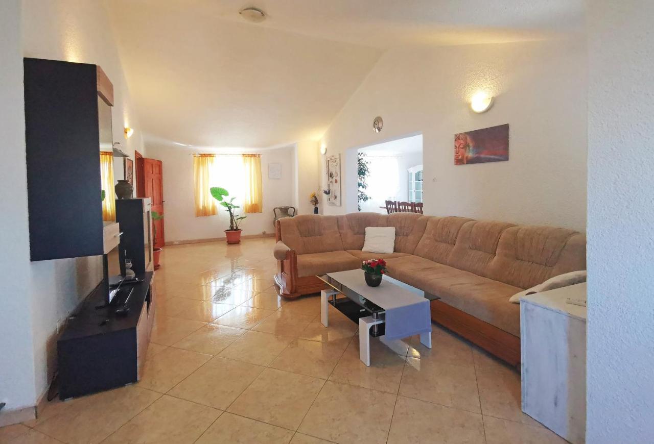 Apartman Luna Sveti Lovreč Pazenatički Kültér fotó