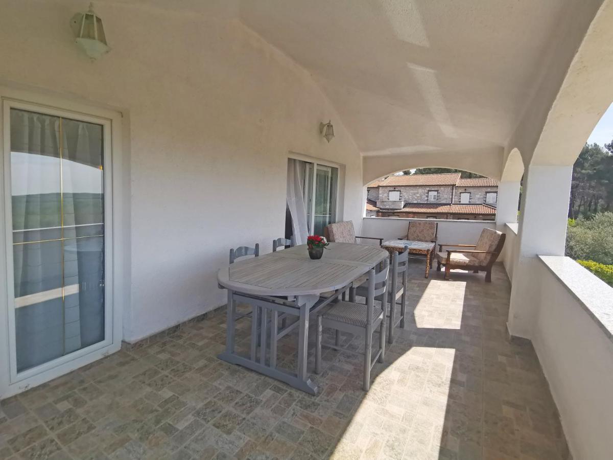Apartman Luna Sveti Lovreč Pazenatički Kültér fotó