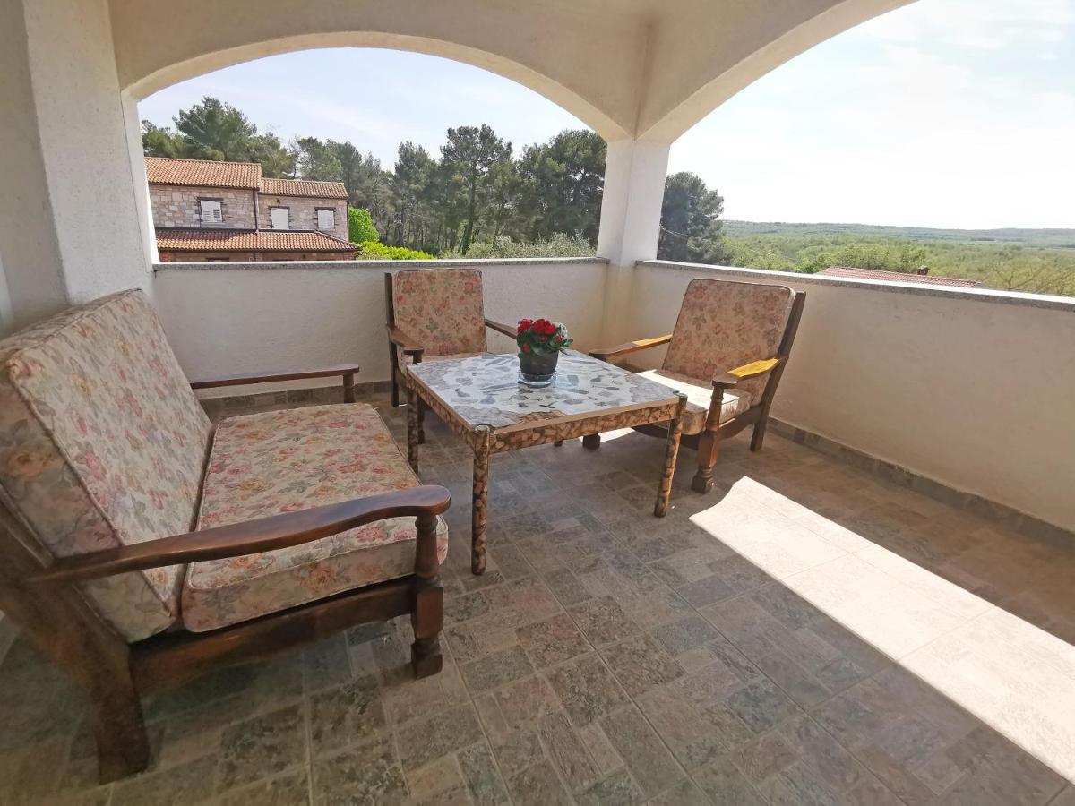 Apartman Luna Sveti Lovreč Pazenatički Kültér fotó