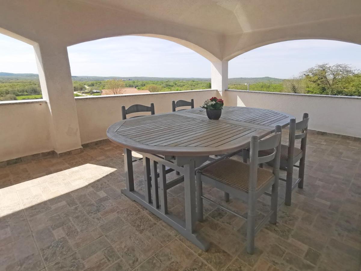 Apartman Luna Sveti Lovreč Pazenatički Kültér fotó