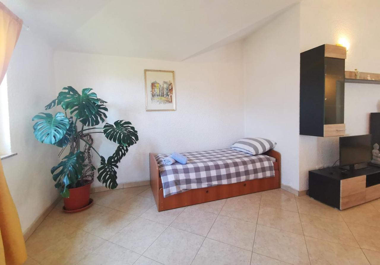 Apartman Luna Sveti Lovreč Pazenatički Kültér fotó